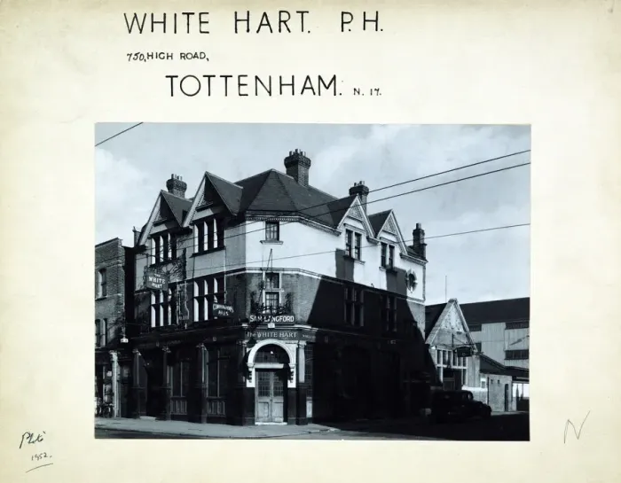 Framed Print : Photograph of White Hart PH, Tottenham, London Framed Print : Photograph of White Hart PH, Tottenham, London