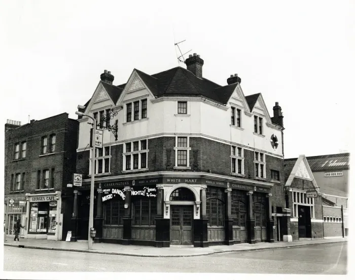 Framed Print : Photograph of White Hart PH, Tottenham, London Framed Print : Photograph of White Hart PH, Tottenham, London
