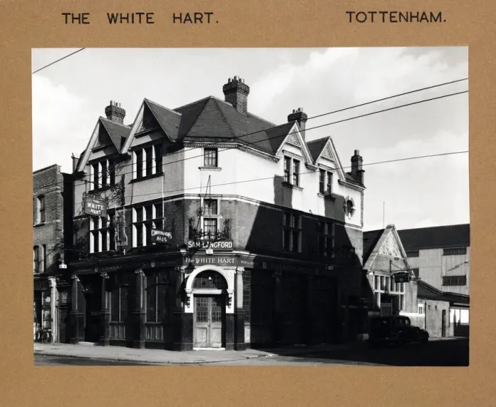 Framed Print : Photograph of White Hart PH, Tottenham, London Framed Print : Photograph of White Hart PH, Tottenham, London