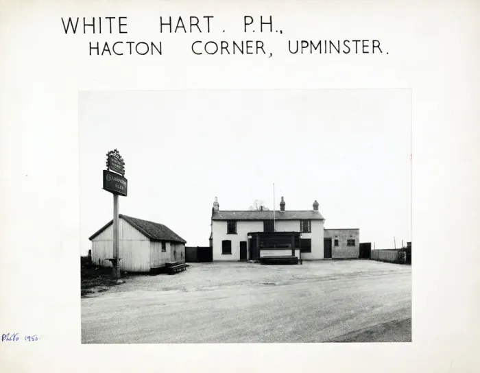 Framed Print : Photograph of White Hart PH, Upminster, Greater London Framed Print : Photograph of White Hart PH, Upminster, Greater London