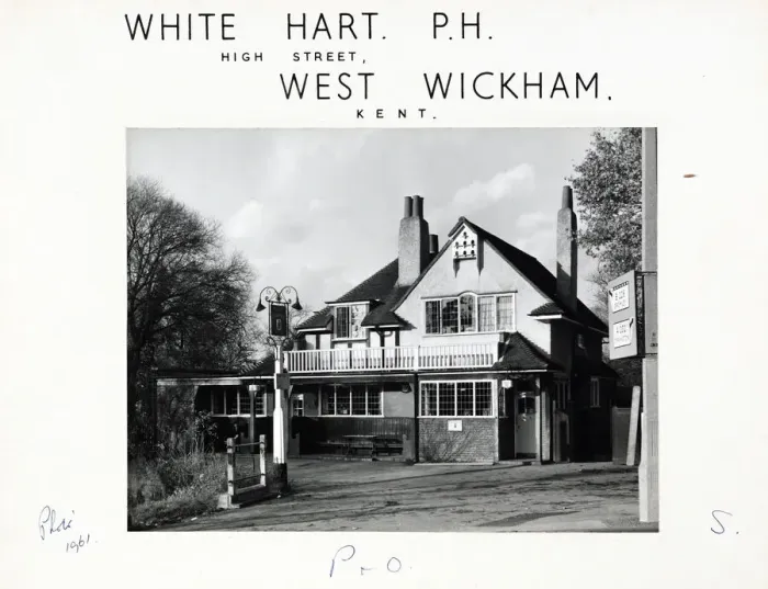 Framed Print : Photograph of White Hart PH, West Wickham, Greater London Framed Print : Photograph of White Hart PH, West Wickham, Greater London