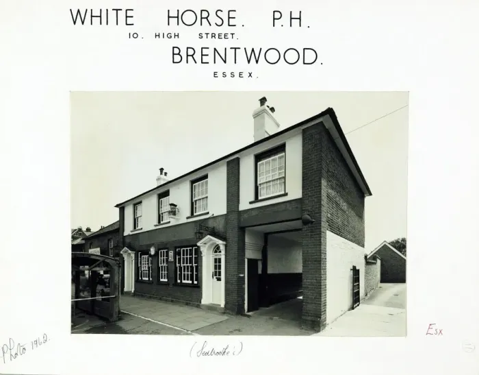 Framed Print : Photograph of White Horse PH, Brentwood, Essex Framed Print : Photograph of White Horse PH, Brentwood, Essex