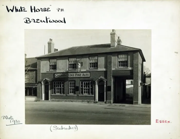 Framed Print : Photograph of White Horse PH, Brentwood, Essex Framed Print : Photograph of White Horse PH, Brentwood, Essex