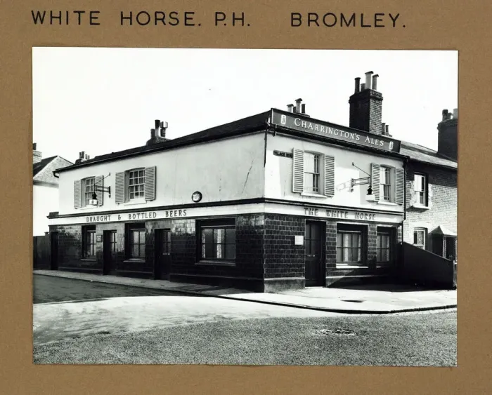 Framed Print : Photograph of White Horse PH, Bromley, Greater London Framed Print : Photograph of White Horse PH, Bromley, Greater London