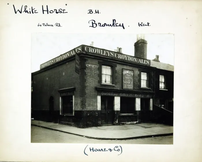 Framed Print : Photograph of White Horse PH, Bromley, Greater London Framed Print : Photograph of White Horse PH, Bromley, Greater London