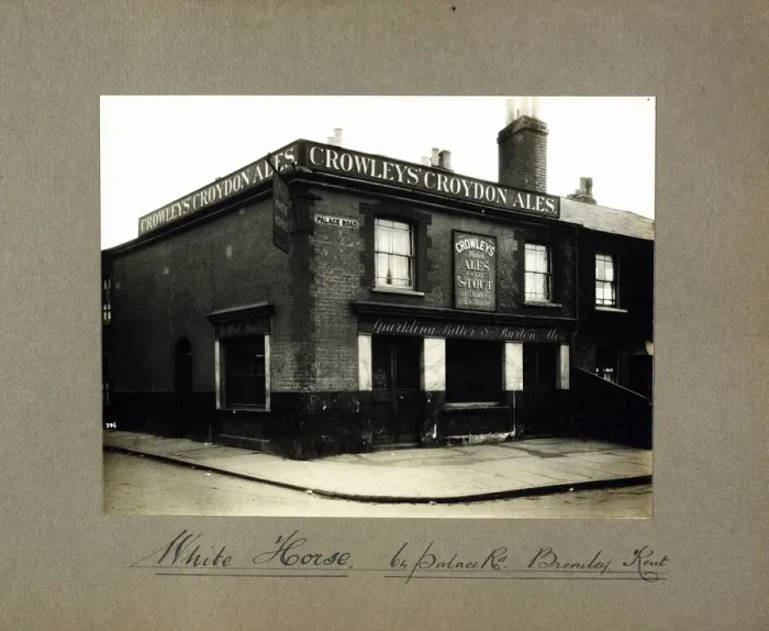Framed Print : Photograph of White Horse PH, Bromley, Greater London Framed Print : Photograph of White Horse PH, Bromley, Greater London