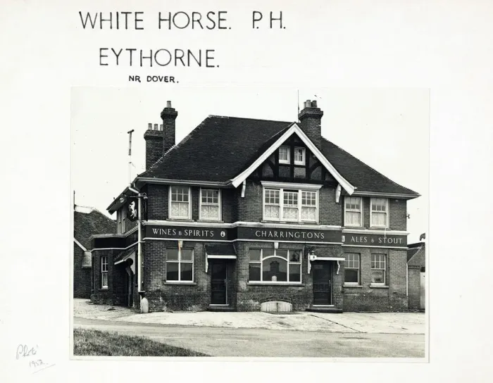 Framed Print : Photograph of White Horse PH, Eythorne, Kent Framed Print : Photograph of White Horse PH, Eythorne, Kent
