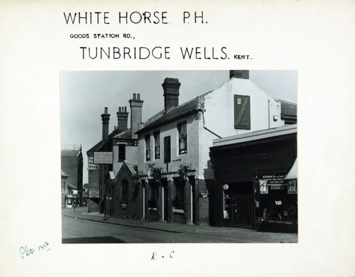 Framed Print : Photograph of White Horse PH, Tunbridge Wells, Kent Framed Print : Photograph of White Horse PH, Tunbridge Wells, Kent