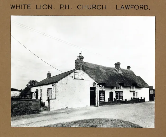 Framed Print : Photograph of White Lion PH, Church Lawford, Warwickshire Framed Print : Photograph of White Lion PH, Church Lawford, Warwickshire