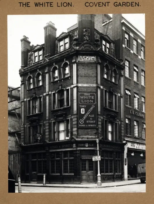 Framed Print : Photograph of White Lion PH, Covent Garden, London Framed Print : Photograph of White Lion PH, Covent Garden, London