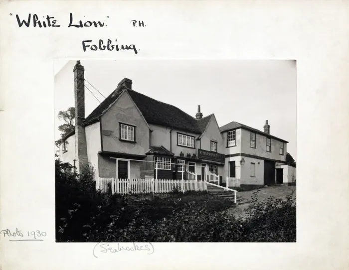 Framed Print : Photograph of White Lion PH, Fobbing, Essex Framed Print : Photograph of White Lion PH, Fobbing, Essex