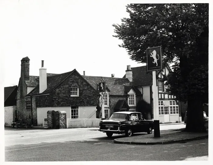 Framed Print : Photograph of White Lion PH, Warlingham, Surrey Framed Print : Photograph of White Lion PH, Warlingham, Surrey