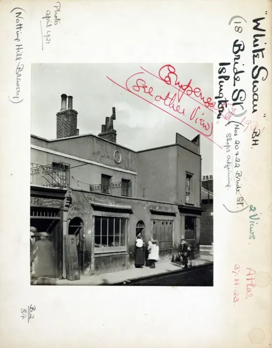 Framed Print : Photograph of White Swan PH, Barnsbury, London Framed Print : Photograph of White Swan PH, Barnsbury, London