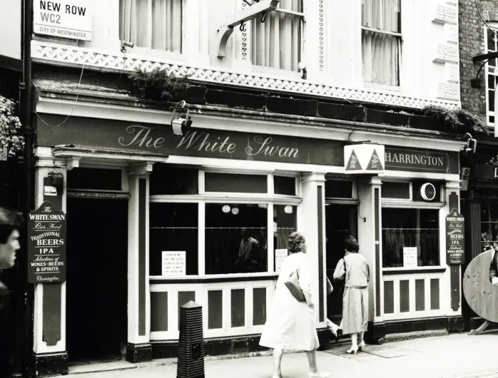 Framed Print : Photograph of White Swan PH, Covent Garden, London