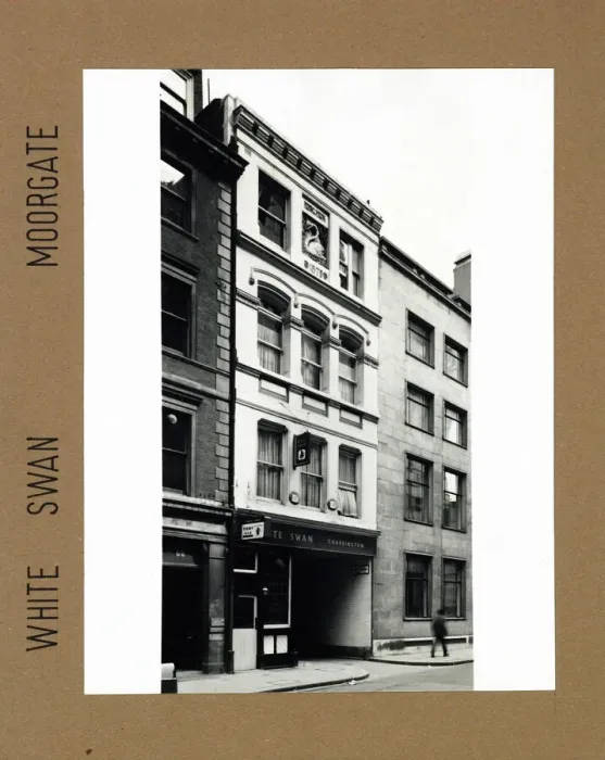 Framed Print : Photograph of White Swan PH, Moorgate, London Framed Print : Photograph of White Swan PH, Moorgate, London
