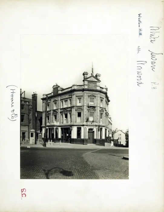 Framed Print : Photograph of White Swan PH, Norwood, London Framed Print : Photograph of White Swan PH, Norwood, London