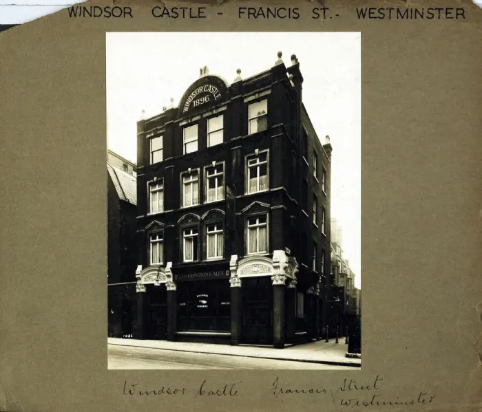Framed Print : Photograph of Windsor Castle PH, Westminster, London Framed Print : Photograph of Windsor Castle PH, Westminster, London