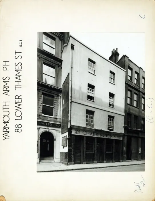 Framed Print : Photograph of Yarmouth Arms, Old Billingsgate, London Framed Print : Photograph of Yarmouth Arms, Old Billingsgate, London