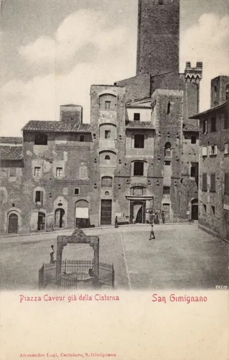 Framed Print : Piazza Cavour, San Gimignano, Tuscany, Italy Framed Print : Piazza Cavour, San Gimignano, Tuscany, Italy