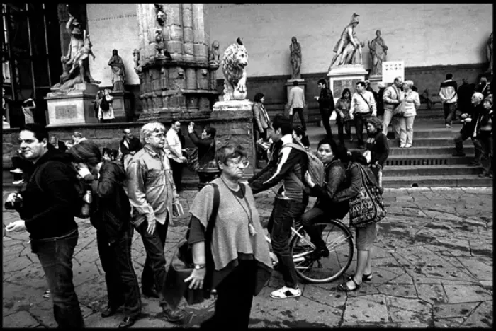 Framed Print : Piazza Signoria with tourists, Florence, Italy Framed Print : Piazza Signoria with tourists, Florence, Italy