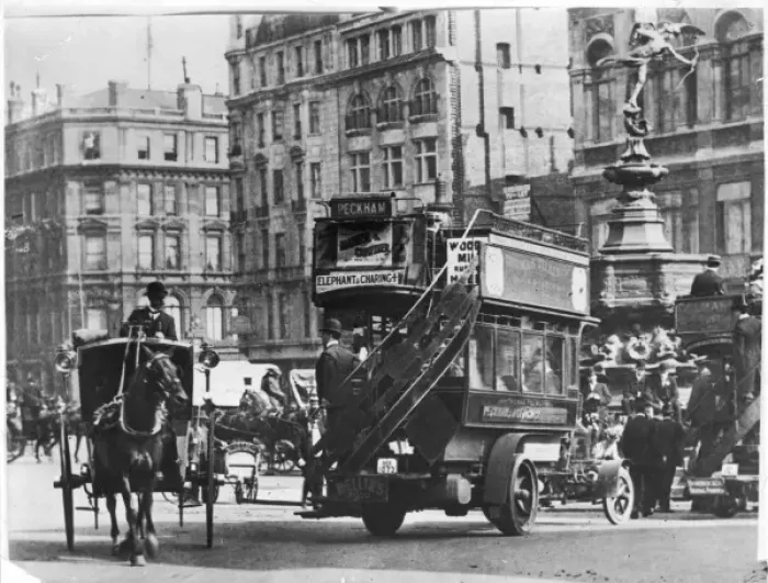 Framed Print : Piccadilly Circus / 1907 Framed Print : Piccadilly Circus / 1907