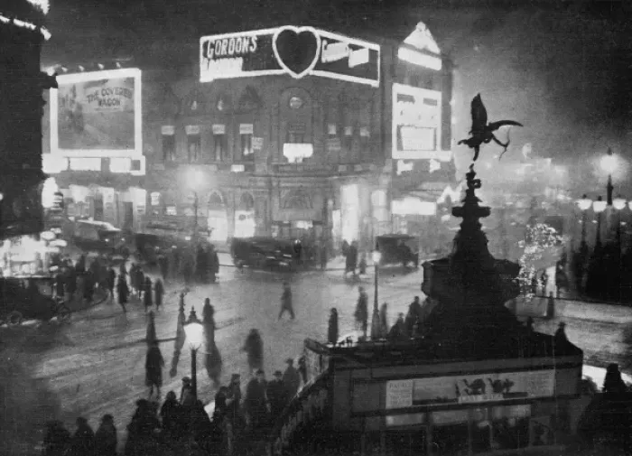 Framed Print : Piccadilly Circus 1924 Framed Print : Piccadilly Circus 1924