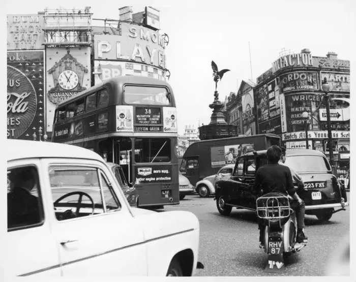 Framed Print : Piccadilly Circus Framed Print : Piccadilly Circus