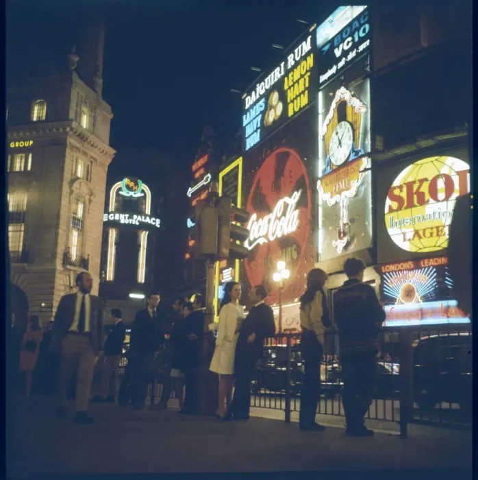 Framed Print : Piccadilly Circus Framed Print : Piccadilly Circus