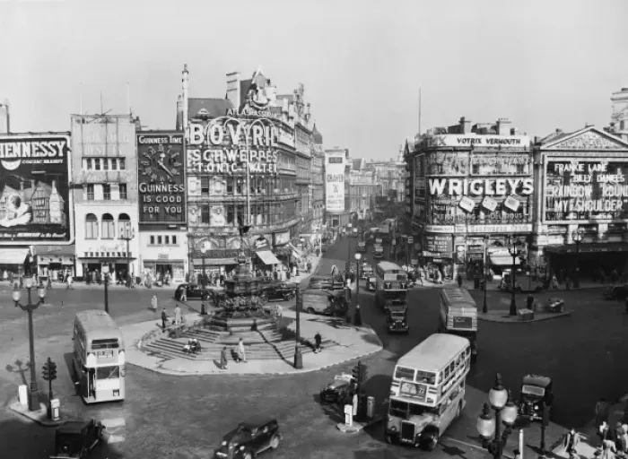 Framed Print : Piccadilly Circus Framed Print : Piccadilly Circus