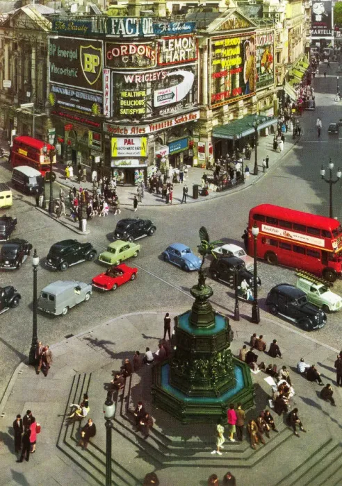 Framed Print : Piccadilly Circus, London Framed Print : Piccadilly Circus, London