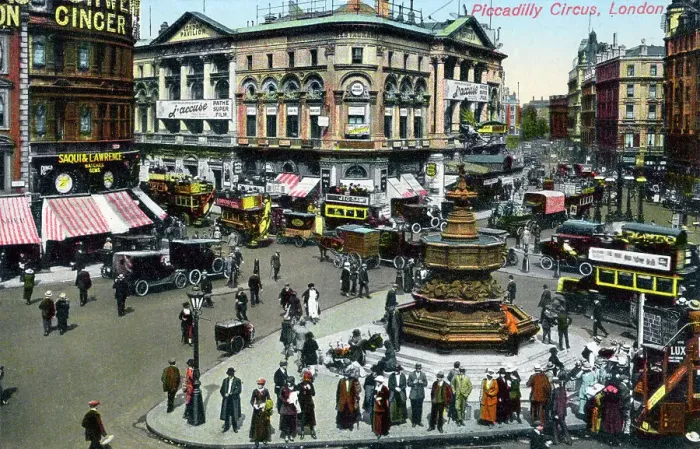 Framed Print : Piccadilly Circus, London Framed Print : Piccadilly Circus, London