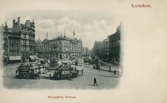 Framed Print : Piccadilly Circus, London Date: circa 1901 Framed Print : Piccadilly Circus, London Date: circa 1901