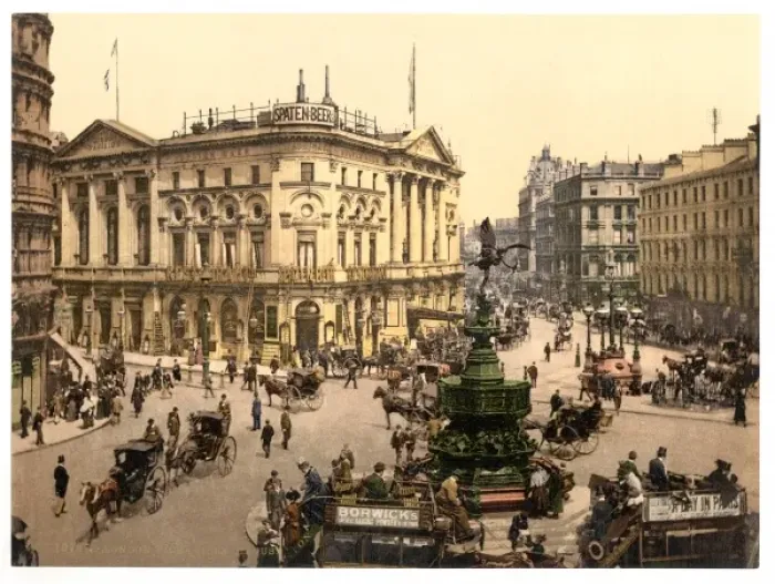 Framed Print : Piccadilly Circus, London, England Framed Print : Piccadilly Circus, London, England