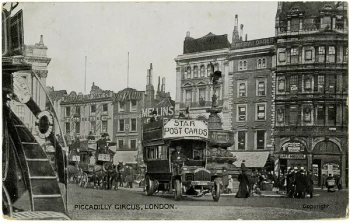 Framed Print : Piccadilly Circus, London - Horse and Motor Buses Framed Print : Piccadilly Circus, London - Horse and Motor Buses