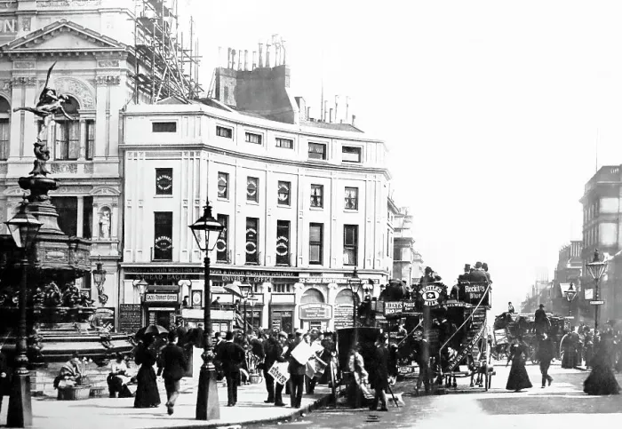 Framed Print : Piccadilly, London, Victorian period Framed Print : Piccadilly, London, Victorian period
