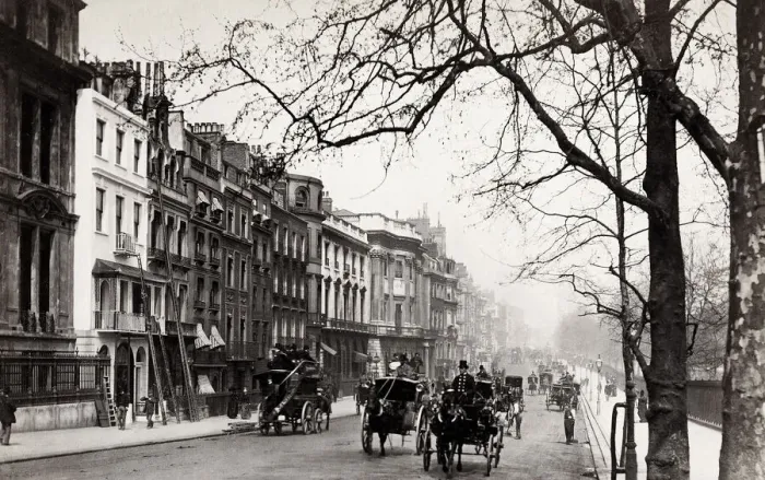 Framed Print : Piccadilly Looking East, London Framed Print : Piccadilly Looking East, London
