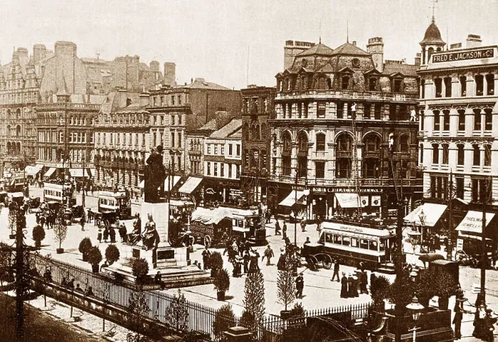 Framed Print : Piccadilly, Manchester Framed Print : Piccadilly, Manchester