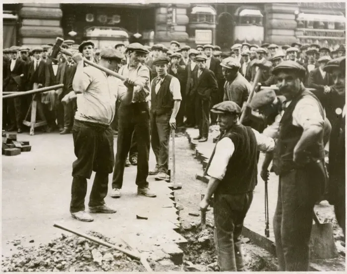 Framed Print : Piccadilly roadworks 1927 Roadworks in Piccadilly, London 1927 Framed Print : Piccadilly roadworks 1927 Roadworks in Piccadilly, London 1927