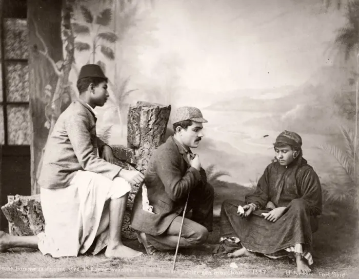 Framed Print : Pickpocket stealing a handkerchief, studio tableau, Egypt Framed Print : Pickpocket stealing a handkerchief, studio tableau, Egypt