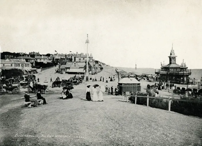 Framed Print : The Pier Approach, Bournemouth, Dorset Framed Print : The Pier Approach, Bournemouth, Dorset