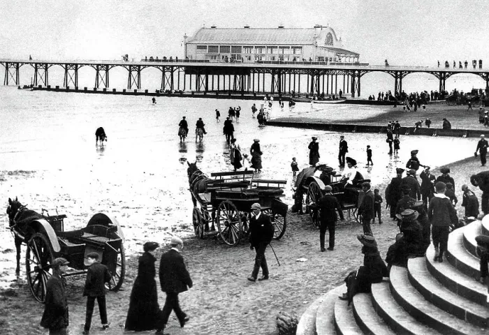 Framed Print : Pier and beach, Cleethorpes, early 1900s Framed Print : Pier and beach, Cleethorpes, early 1900s