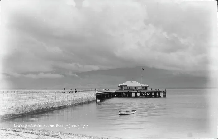 Framed Print : The Pier at Beaumaris Framed Print : The Pier at Beaumaris