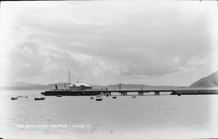 Framed Print : The Pier at Beaumaris