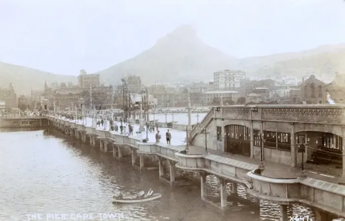 Framed Print : Pier and Lions Head, Cape Town, South Africa Framed Print : Pier and Lions Head, Cape Town, South Africa