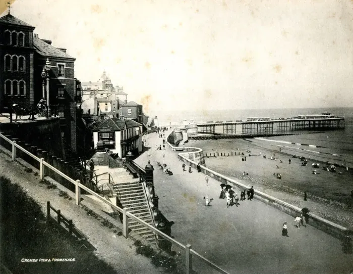 Framed Print : Pier and Promenade, Cromer, Norfolk Framed Print : Pier and Promenade, Cromer, Norfolk