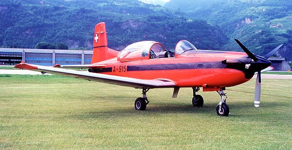 Pilatus PC-7 Turbo Trainer A-915