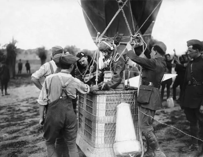 Framed Print : Pilot and Observer in the Basket of an Allied Observatio? Framed Print : Pilot and Observer in the Basket of an Allied Observatio?