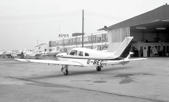 Framed Print : Piper Cherokee Arrow III G-BEOH Framed Print : Piper Cherokee Arrow III G-BEOH