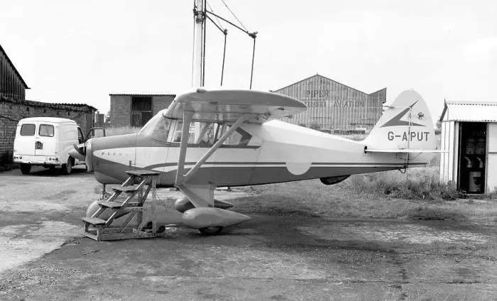 Framed Print : Piper PA-22 Tri-Pacer G-APUT Framed Print : Piper PA-22 Tri-Pacer G-APUT