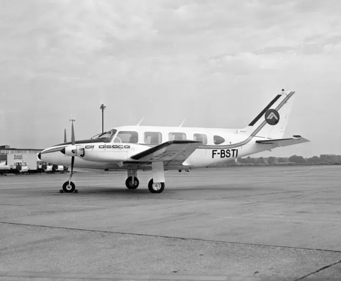 Framed Print : Piper PA-31 Navajo G-BSTI Framed Print : Piper PA-31 Navajo G-BSTI